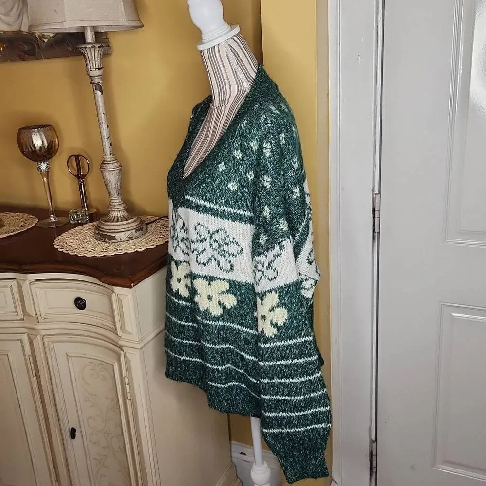 So Goods for Life Daisy pullover vneck Sweater women's xxl